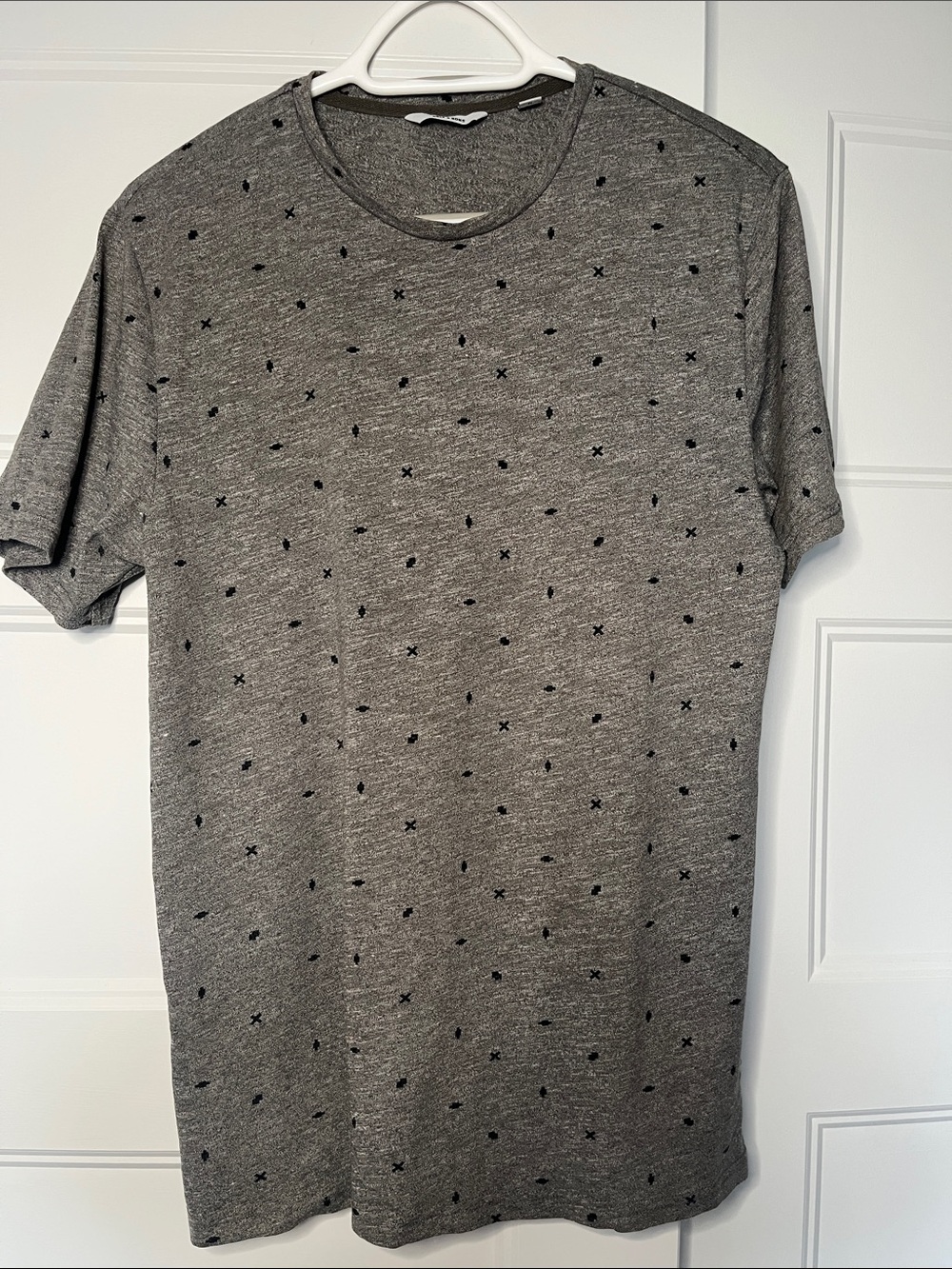 ONLY & SONS Gray Short-Sleeve Crewneck Tee with Black Micro Cross Pattern